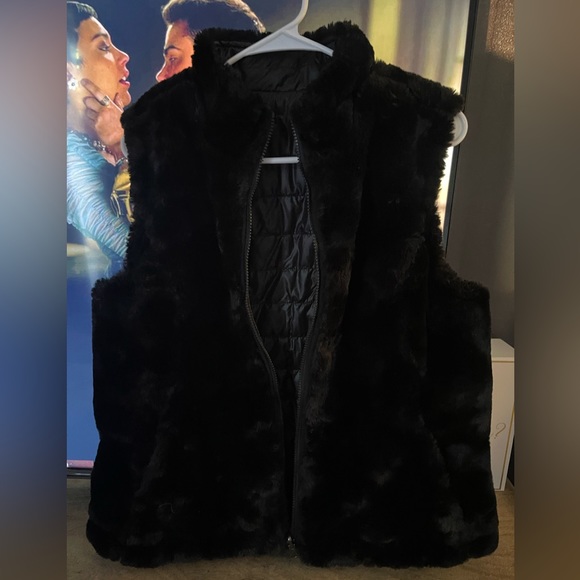 Reversible, cute, comfy., Brand new, just a little to big for myself - Picture 3 of 3